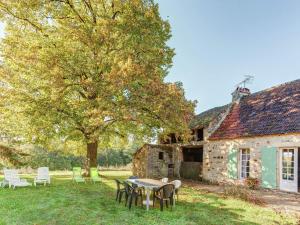 17e century Holiday Home In the Forest Saint Caprais near Cahors s vineyard