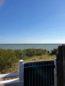 Pousse le portail et pose toi sur la plage - Le Grand Vieil