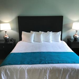 Standard King Room (No Resort Fee) room in Hawthorn Suites by Wyndham Lake Buena Vista a staySky Hotel & Resort