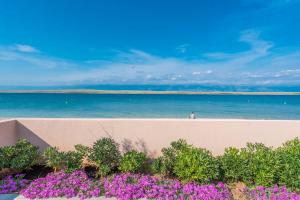 LUXURY APARTMENTS - LA VIR 1 & 2