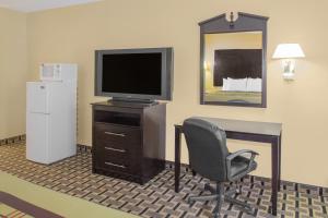 Queen Room with Two Queen Beds - Disability Access/Non-Smoking room in Days Inn by Wyndham Andalusia