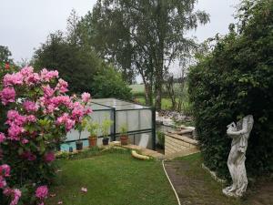 B&B / Chambres d'hotes Au Jardin Fleuri : photos des chambres