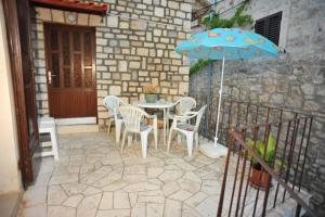 Apartment 2 room in Apartments Piv - 10 m from beach