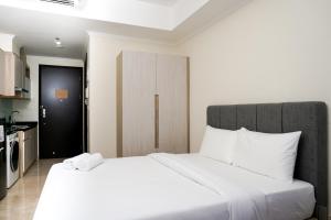 Trendy Studio at Menteng Park Apartment By Travelio