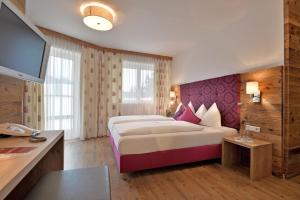 Double Room with Balcony room in Hotel Tiroler Stuben