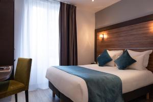 Standard Double Room room in Hotel Apolonia Paris Montmartre; Sure Hotel Collection by Best Western
