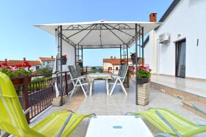 Apartments Fazana 765