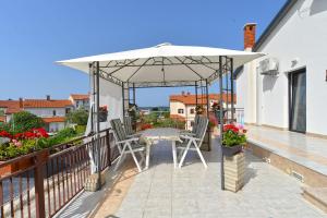 Apartments Fazana 765