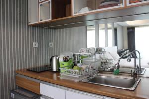 Bright Studio @ Tamansari La Grande Apartment By Travelio