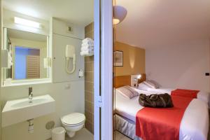 Hotels Kyriad Libourne Saint Emilion : Chambre Triple (1 Lit Double et 1 Lit Simple)