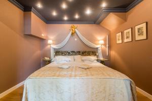 Junior Suite with Canal View room in Boutique Hotel Die Swaene