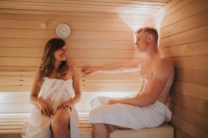 Hotels Logis Hotel de la Tour : photos des chambres