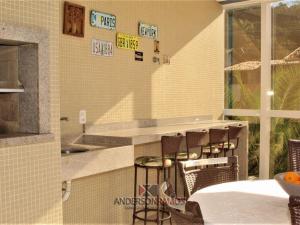 1076 Praia de bombinhas com 3 suítes ótima opção.