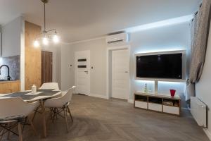 B&W Luxurious Apartment in the center of Wroclaw