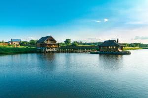 GuestHouse on the Lake with Bathhouse 70 km from Kiev