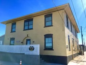 Riverside inn hannibal - Barry