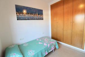 Delta Ebre terraza. A 950 m de LEbre, WIFI. Locamar Appt Paula