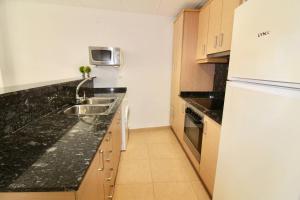 Delta Ebre terraza. A 950 m de LEbre, WIFI. Locamar Appt Paula