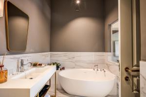 Deluxe Suite with View