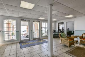 Apartment room in Oceanfront Condo with Pool!