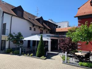 Hotels Logis Hotel Restaurant Au Lion Rouge : photos des chambres