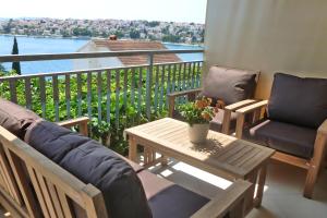  One-Bedroom Apartment with Balcony and Sea View (4  adults) room in Luna Apartments