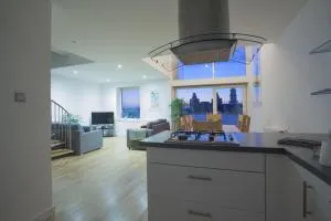 CITY CENTRE APARTMENT with Free Secure Underground Parking - Glasgow