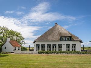 obrázek - Spacious Farmhouse in Dutch coast Texel with Garden