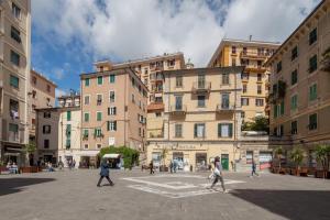 "Vicolo Apartment" Two-story Apartment, Aircondo, 2BDR plus additional Sofabed, 2,5 BTH, Private Parking 600mt far, Pedestrian Centre, easy to train and ferries, city life