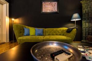 R38 - Artists luxury home