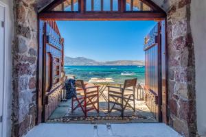 Neosikos Amazing Beach House In Milos Island Milos Greece