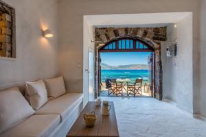 Neosikos Amazing Beach House In Milos Island Milos Greece