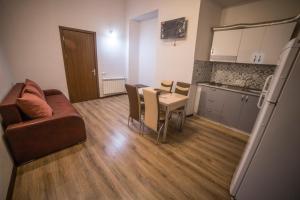 Your Apartment In This City N2