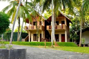 Pelican Lake safari resort