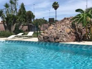 Casa independiente con piscina y pista deportiva privadas - Caserío Balbaina