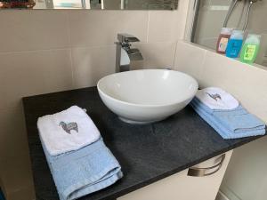 Appartements Gite les Combes Terrasse 01340 ETREZ : photos des chambres