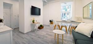 Pompeo Magno White Luxury Apartment