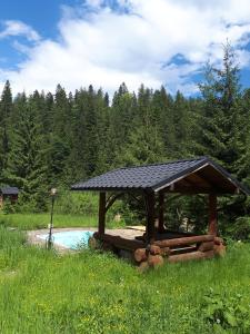 Котедж RIVER HILL