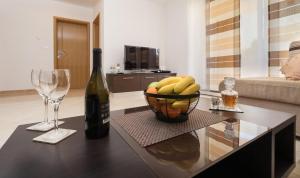 Spacious apartment with the garden, near the sandy beach