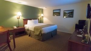 Queen Suite with Spa Bath room in Fort Davidson Hotel