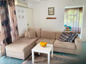 Brankas Apartments