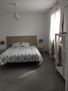 B&B / Chambres d'hotes Sous la tour : Chambre Double avec Salle de Bains Privative