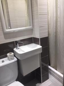 Standard Twin Room room in New Go Inn