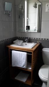 Hotels Hotel Les Embruns : photos des chambres