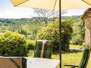 Maisons de vacances Attractive Holiday Home in Thenon with Private Swimming Pool : photos des chambres