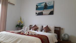 Suite Có Giường Cỡ King Nhìn Ra Hồ Bơi (King Suite with Pool View)