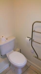 Oxford Central 2 Bed 2 Bath Modern Apt Free Parking Walk to Train , Bus and University