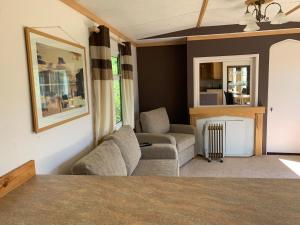 Private Countryside Holiday Cabin 10 mins from Brighton