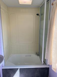 Private Countryside Holiday Cabin 10 mins from Brighton