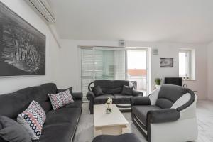 Beautiful penthouse for 8 close to city center